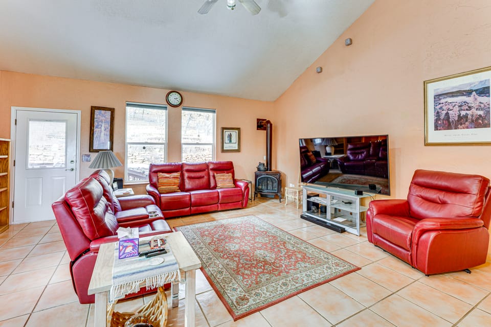 Hunters' Hideaway on 20 Secluded Acres in Taos! House in New Mexico