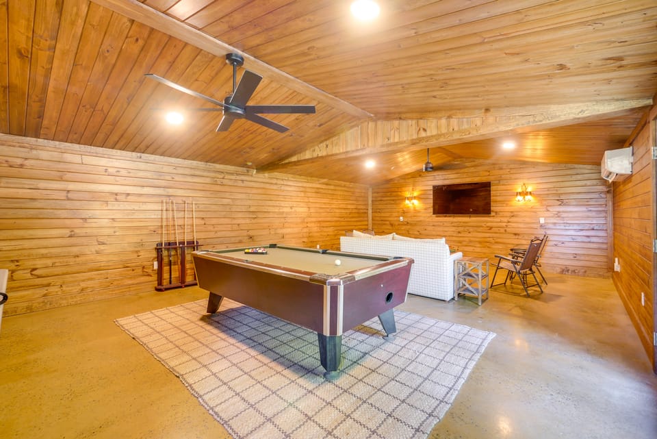 Fishing Ponds: Peaceful Tifton Getaway House in Georgia