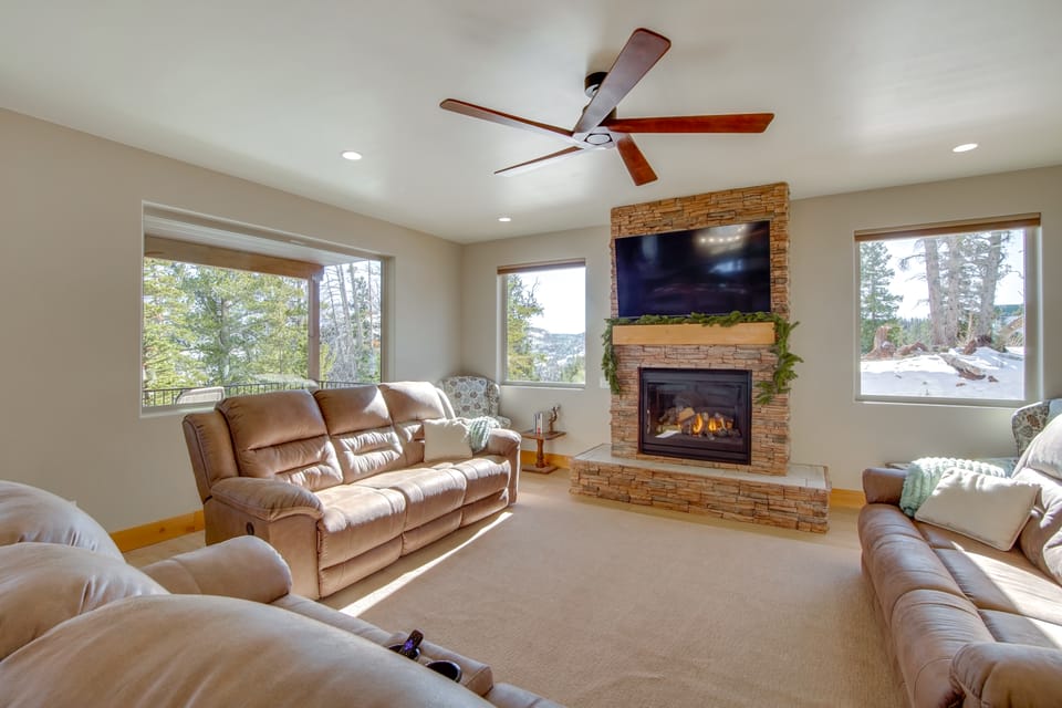 5 Mins to Brian Head Resort: Family Gem w/ Views House in Brian Head