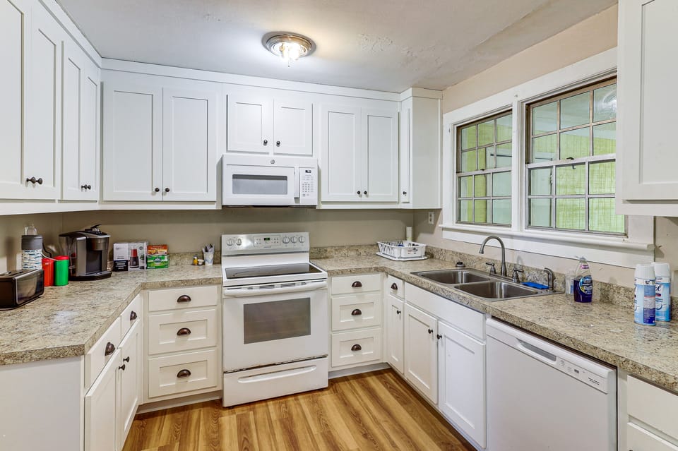 Walk to AH Stephens State Park! Pet-Friendly Home House in South Carolina