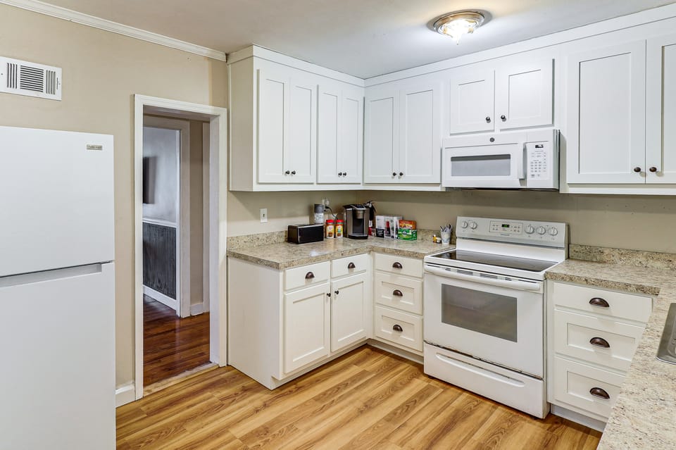 Walk to AH Stephens State Park! Pet-Friendly Home House in South Carolina