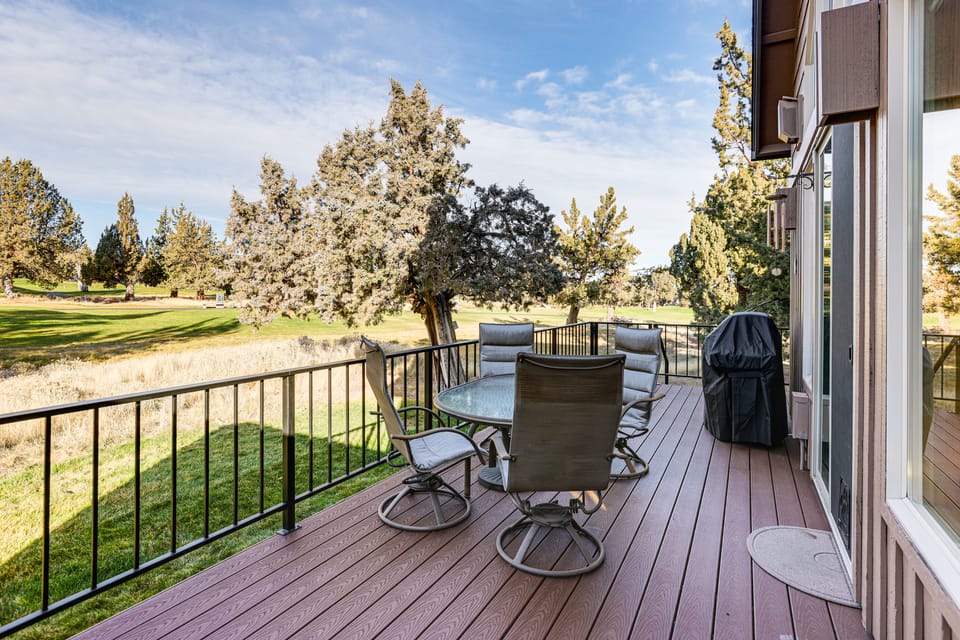 Game Room & 5 Pools: Chalet at Eagle Crest Resort House in Oregon