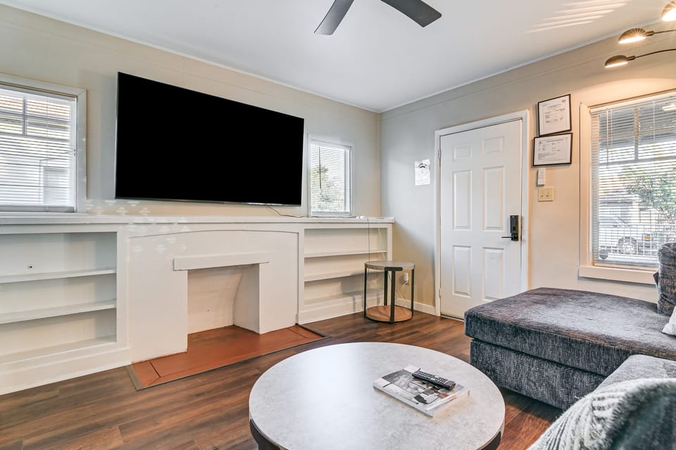 Walkable Haven 1 Mi to Dtwn Phoenix & Chase Field! Apartment in Phoenix