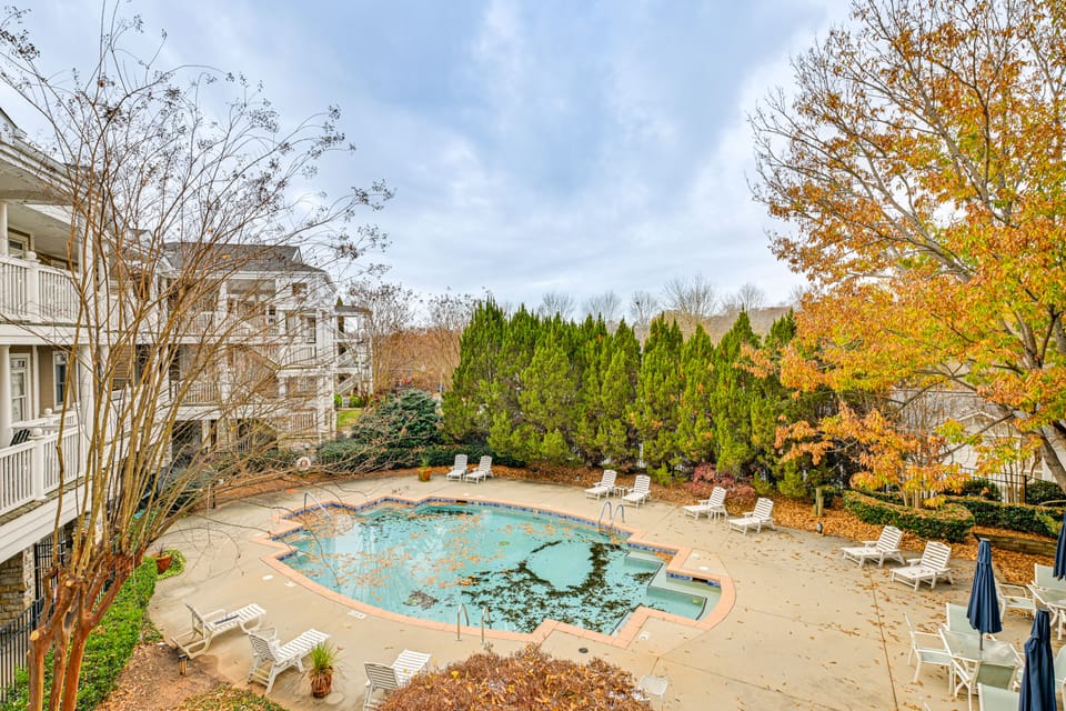 Condo w/ Deck: Waterfront Lake Norman Retreat! Apartment in Mooresville