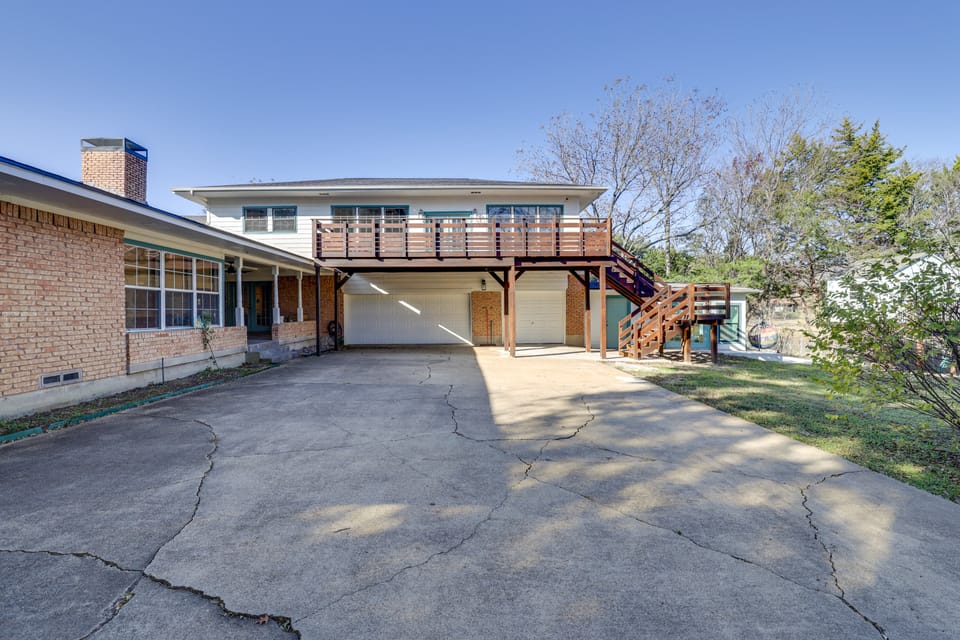 Quiet & Convenient Unit, 7 Mi to Lake Ray Hubbard! Apartment in Mesquite