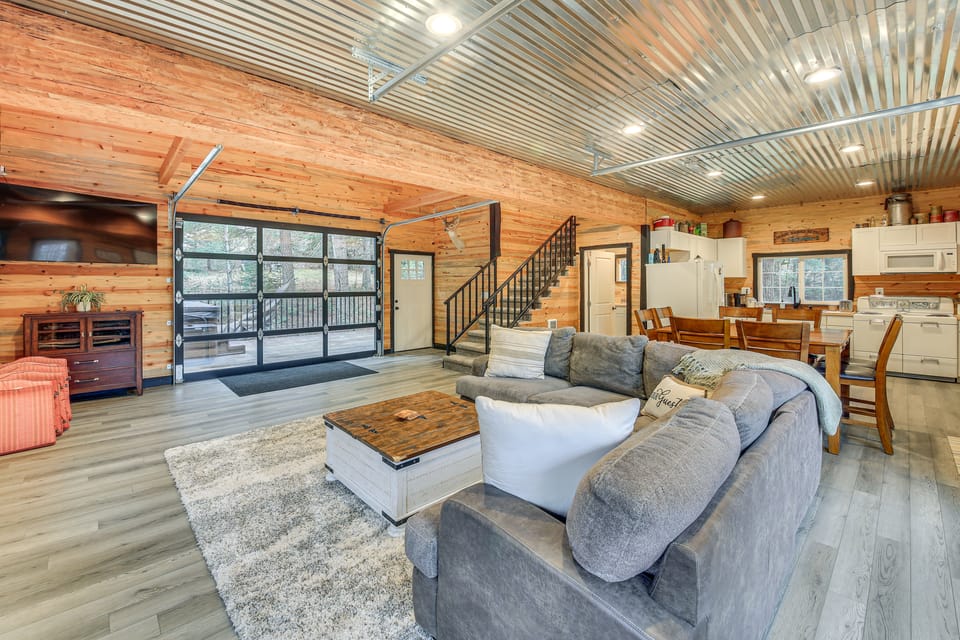 Hot Tub & Fire Pit: Getaway on Pend Oreille River House in Idaho