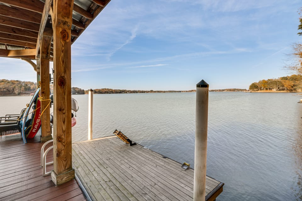 Private  Lakefront Gem w/ Dock in Talladega House in Logan Martin Lake