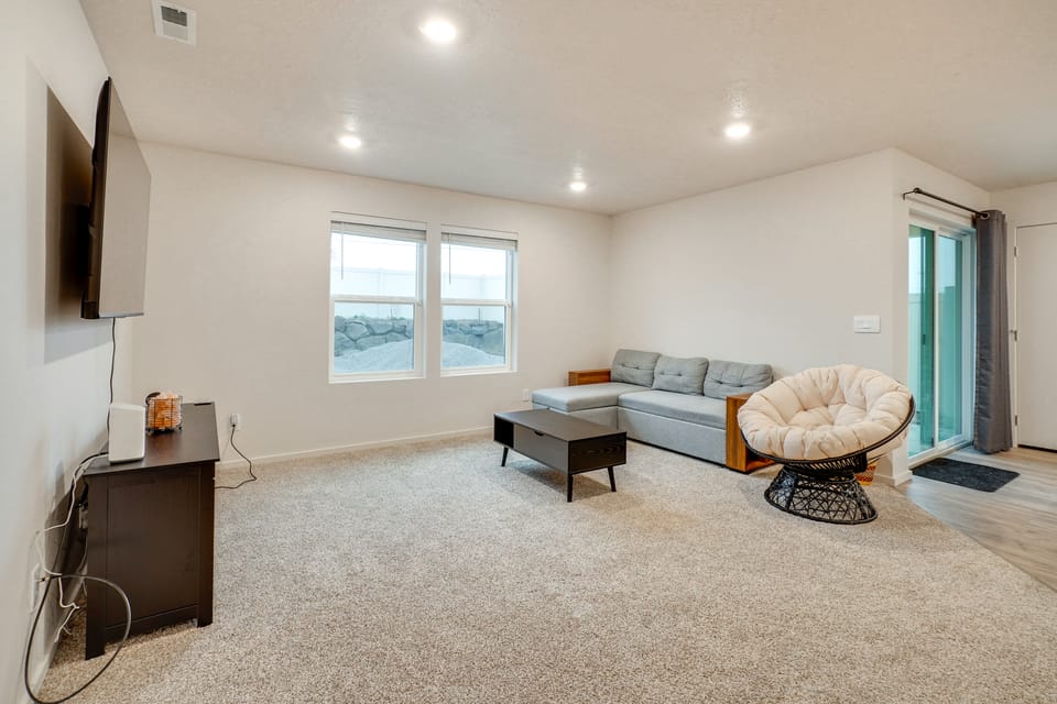 Walk to The Plains Golf Course: Getaway in Cheney! House in Washington