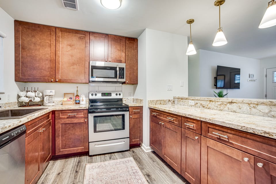 Relax Fireside: Family Home 6 Mi to Dtwn Beaufort! House in Beaufort