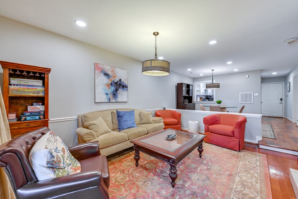 1 Mi to BOA Stadium! Walkable Condo w/ Porch Apartment in Charlotte