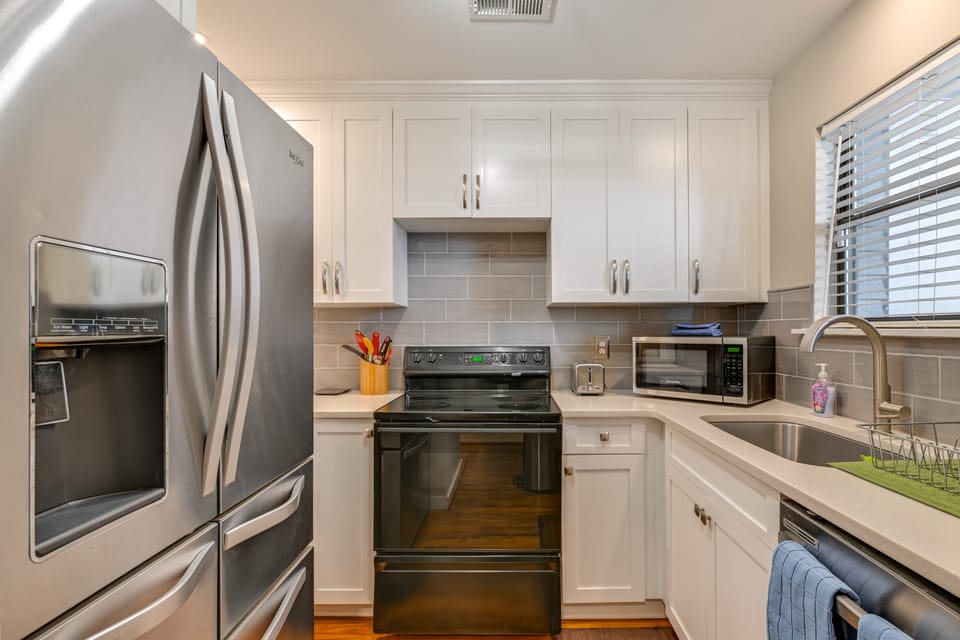 1 Mi to BOA Stadium! Walkable Condo w/ Porch Apartment in Charlotte