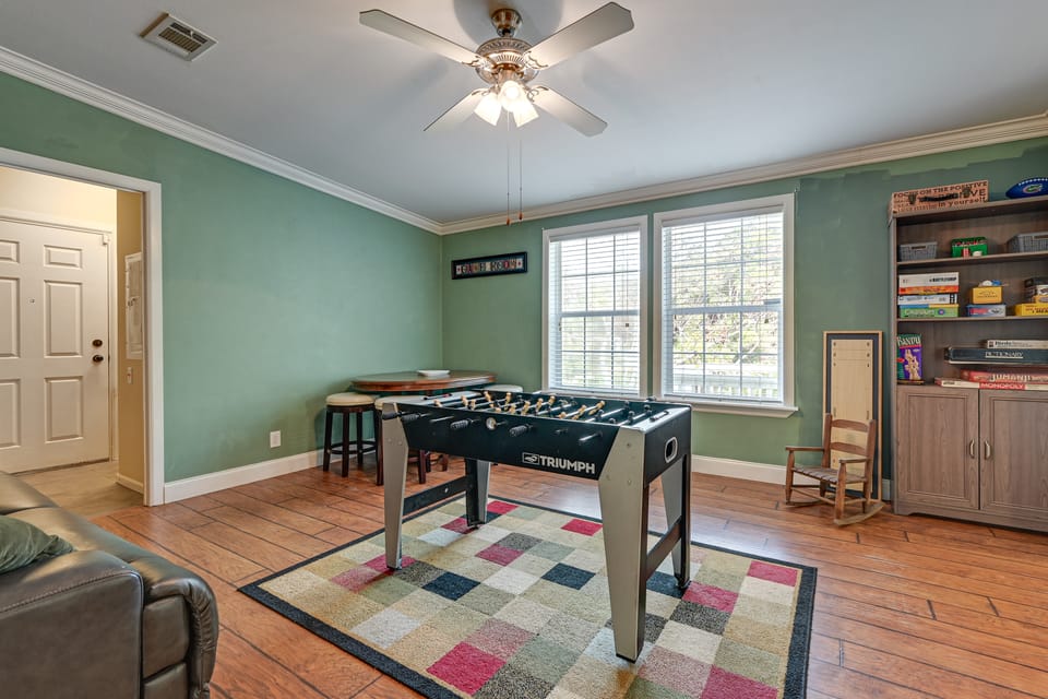 Weeki Wachee Family Getaway: Canal-Front Home House in Florida