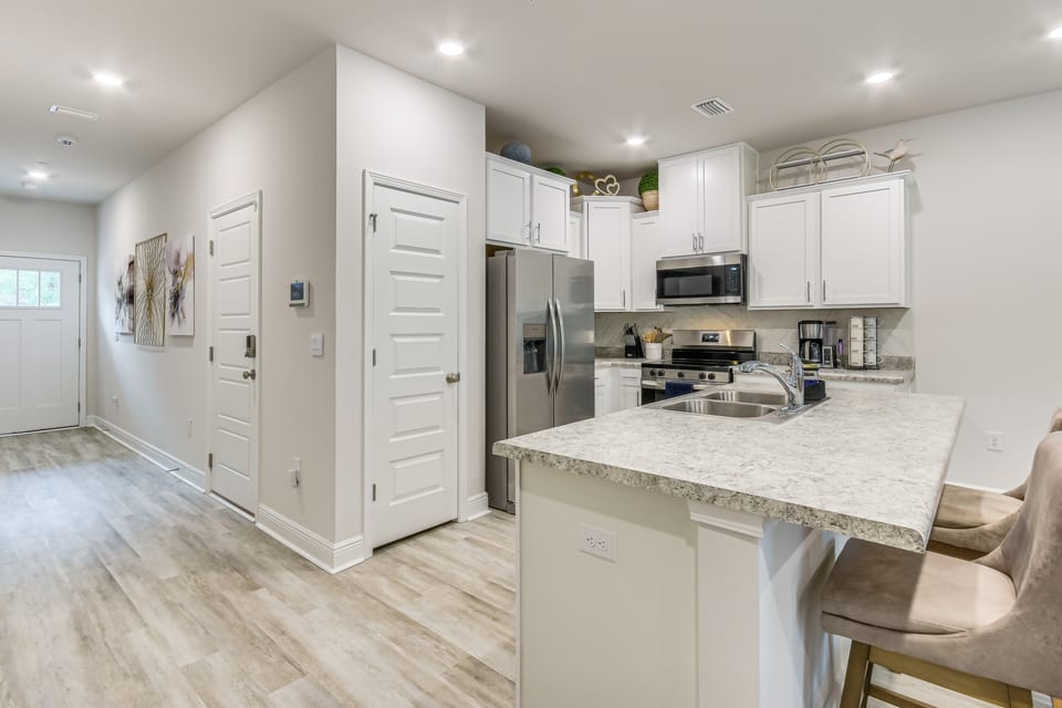 8 Mi to Dtwn Pensacola: Modern Escape w/ Patio! Apartment in Alabama