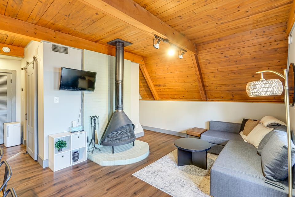 Steps to Shared Dock: Lake of the Ozarks A-Frame! House in Lake of the Ozarks