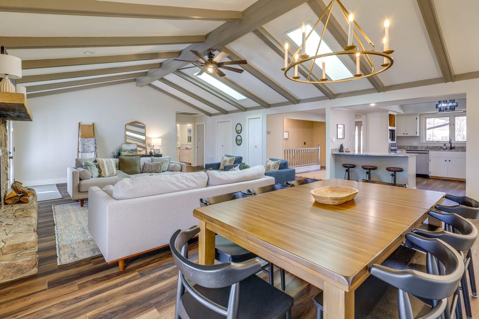 Waterfront Home on Greers Ferry Lake w/ Game Room House in Greers Ferry Lake