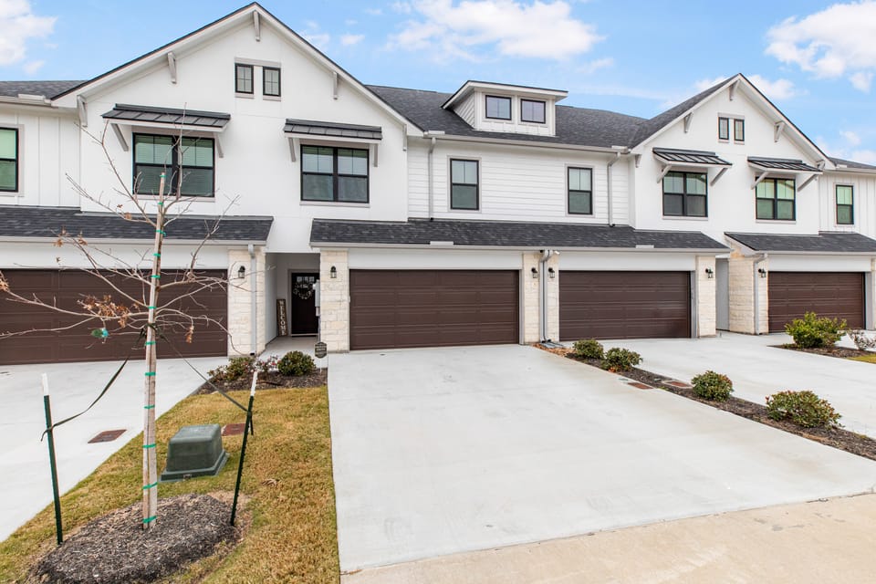 Modern 4BR Ensuite Townhome Near Texas A&M Apartment in College Station