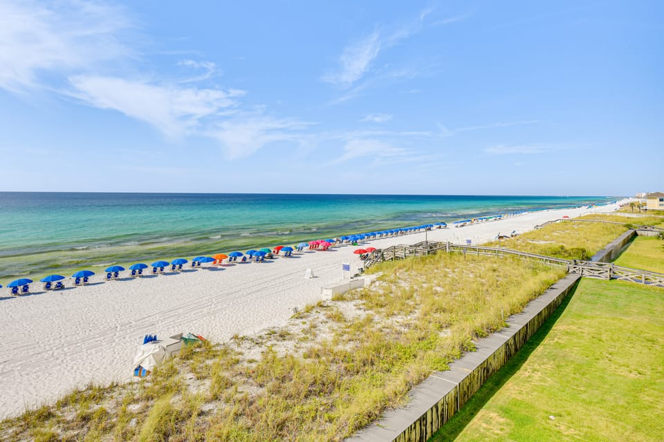 Steps to Beach: Oceanfront w/ Panoramic Gulf Views Apartment in Destin