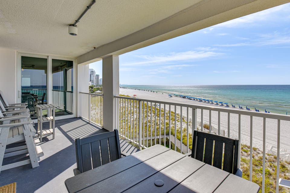 Steps to Beach: Oceanfront w/ Panoramic Gulf Views Apartment in Destin