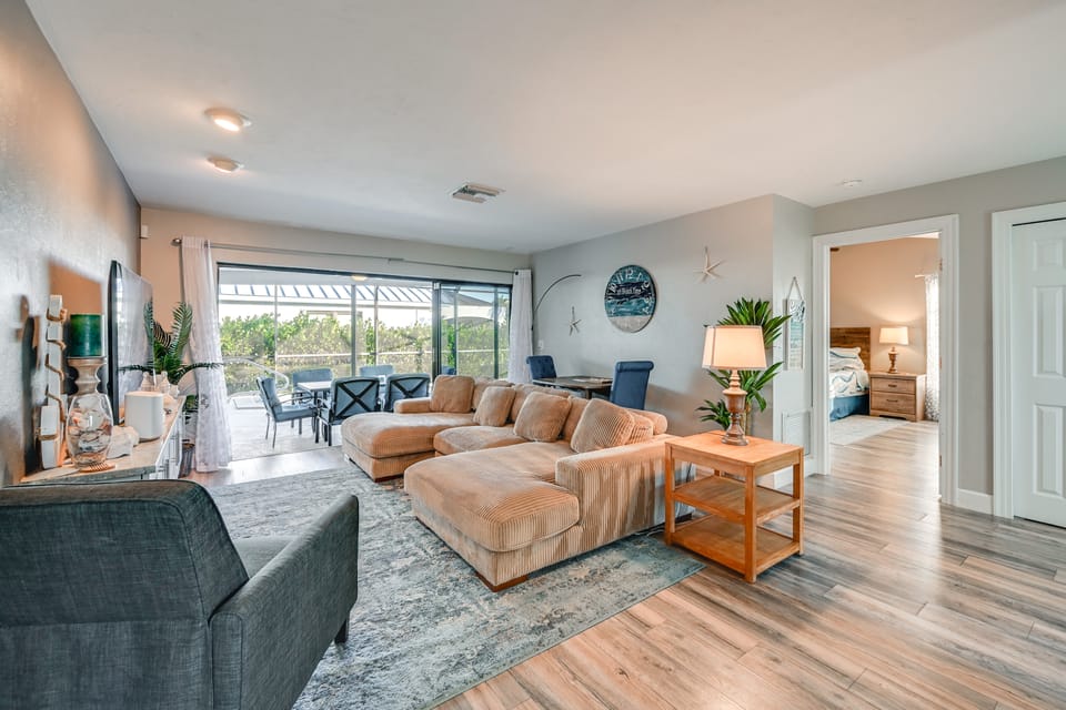 Walk to the Beach! Canal-Front Marco Island Home House in Marco Island
