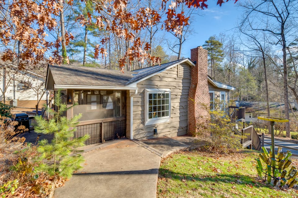 Hike, Sip & Explore! Blue Ridge Mtn Cabin w/ Porch House in Asheville