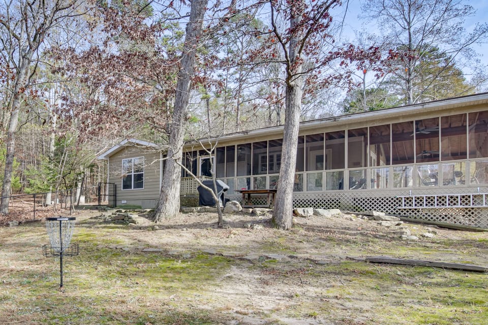 ‘Mom’s Cabin’ on Lake Wylie w/ Private Dock! House in Lake Wylie