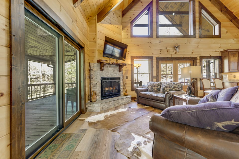 Riverfront Cabin w/ Mtn Views in Robbinsville House in Cheoah