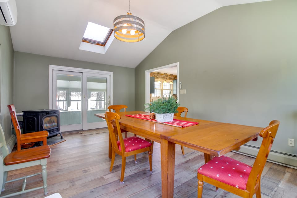 Hiking & Skiing Galore! Home in East Wallingford House in Wallingford