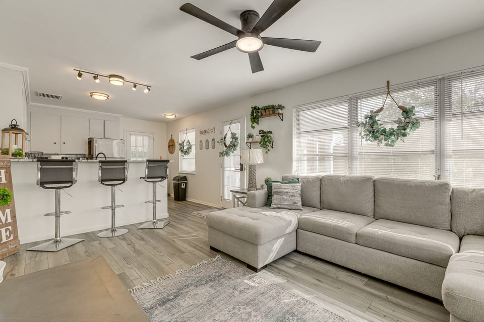 Walk to Shops & Dining: Downtown Stuart Home! Apartment in Stuart