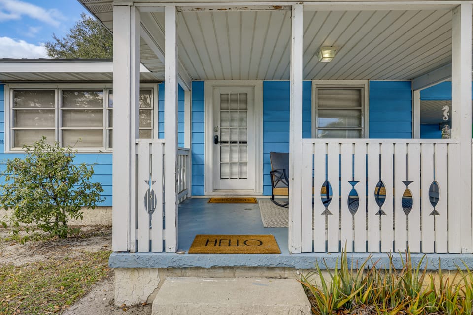 Walk to Shops & Dining: Downtown Stuart Home! Apartment in Stuart