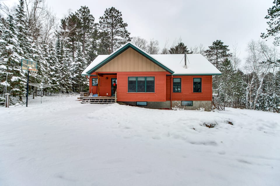Dock & Foosball: Esquagama Lake Family Cabin House in Minnesota
