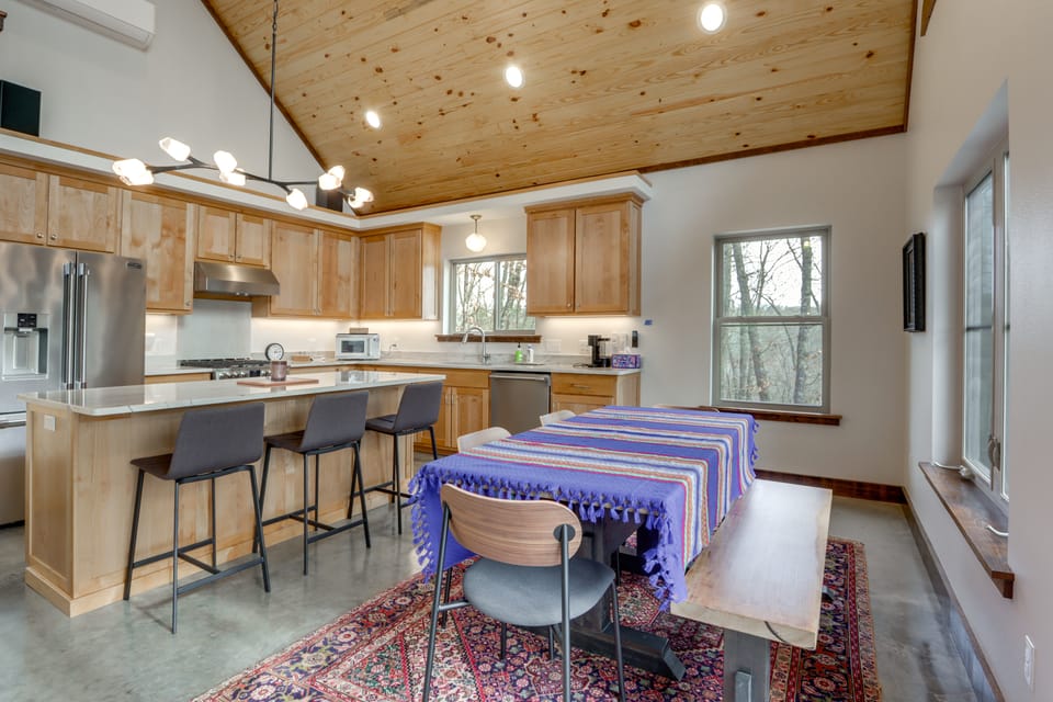 Epic Lake Views! 'The Ridge' Eureka Springs Home House in Beaver Lake