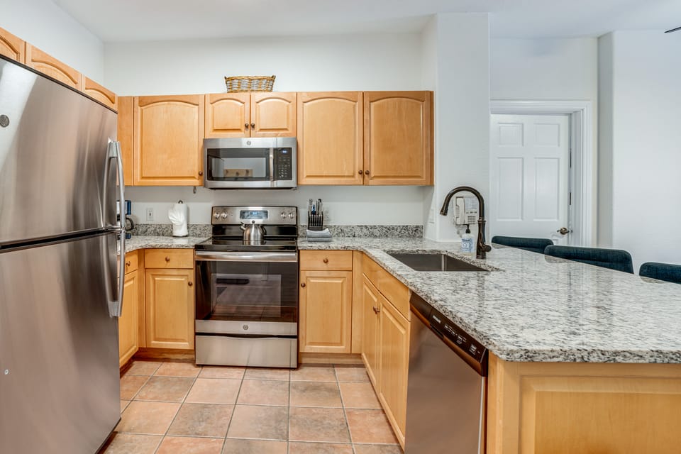 Walk to Ski Lift & Hot Tubs! Mtn-View Keystone Gem Apartment in Keystone