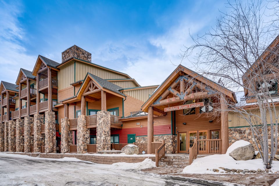 Walk to Ski Lift & Hot Tubs! Mtn-View Keystone Gem Apartment in Keystone