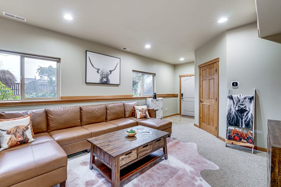 Near Ferry, Shops & Eats! Anacortes Townhome Apartment in Anacortes