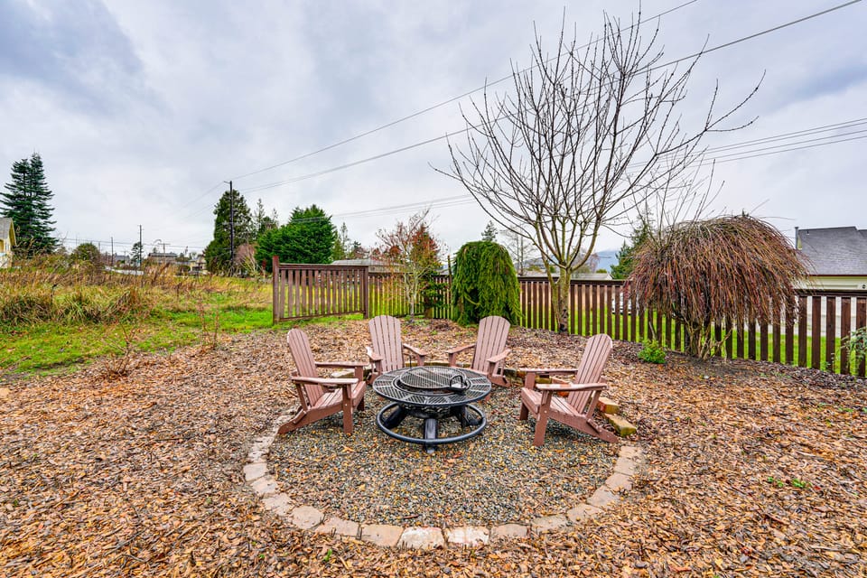 Near Ferry, Shops & Eats! Anacortes Townhome Apartment in Anacortes