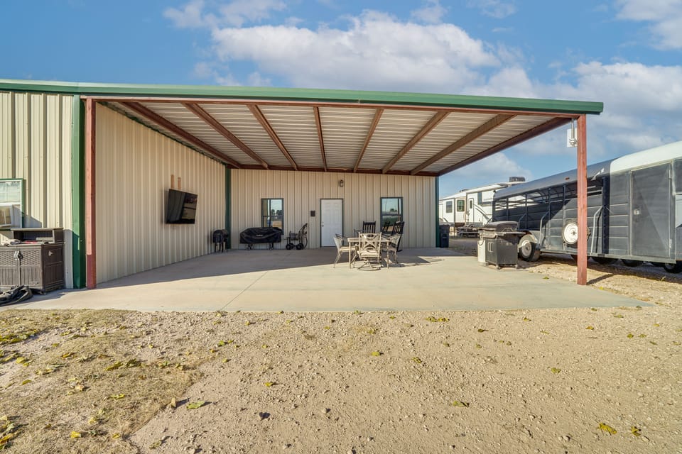 Large Patio & Grill! Group Stay in Midland House in Texas