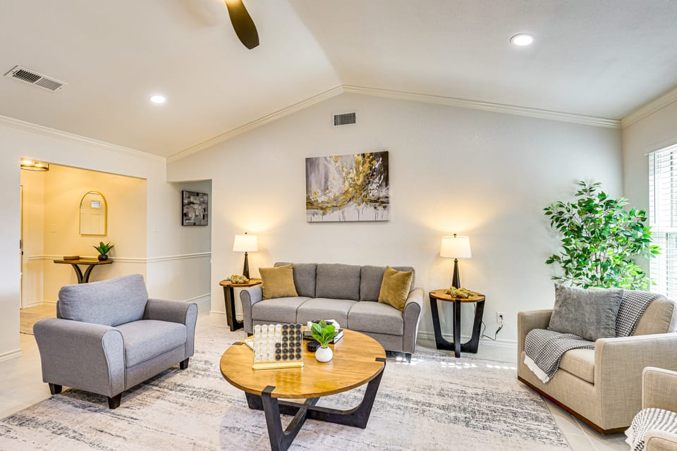 Hot Tub & Fire Pit: Home Near Downtown Texarkana House in Texarkana