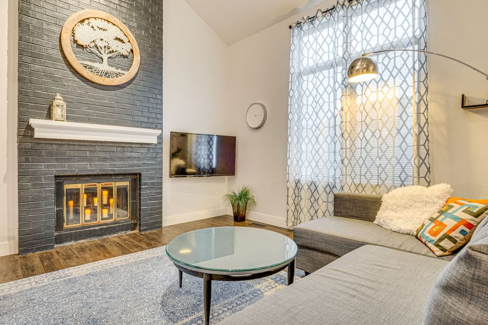 Chic Dtwn Indy Home, Close to Massachusetts Ave Apartment in Indianapolis
