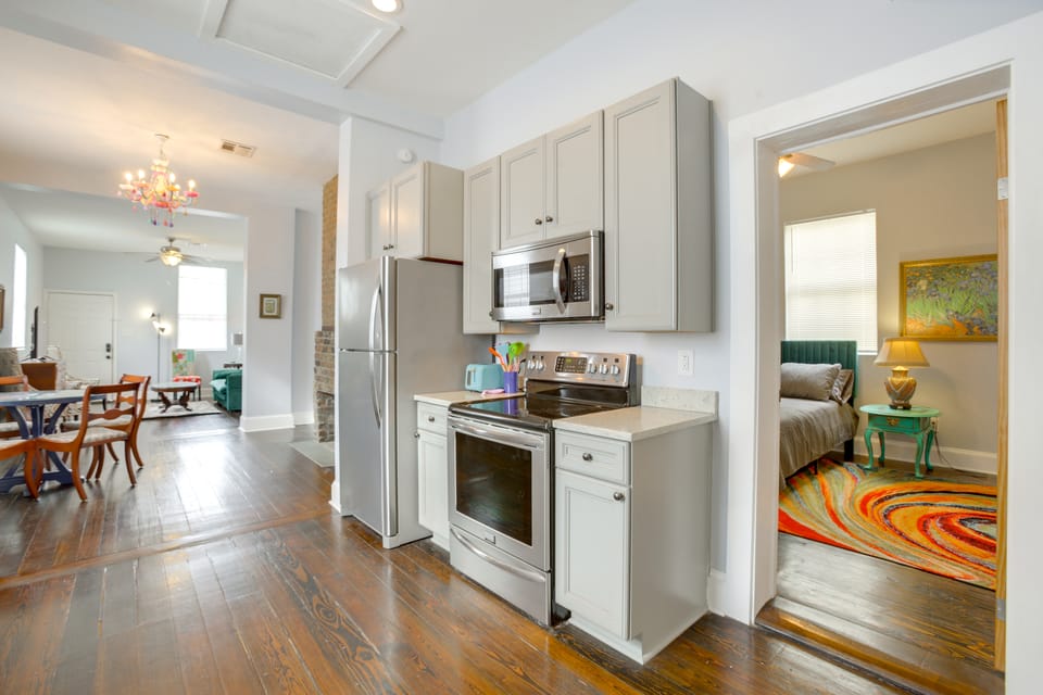 1 Mi to French Quarter: Vintage Single Shotgun! House in New Orleans