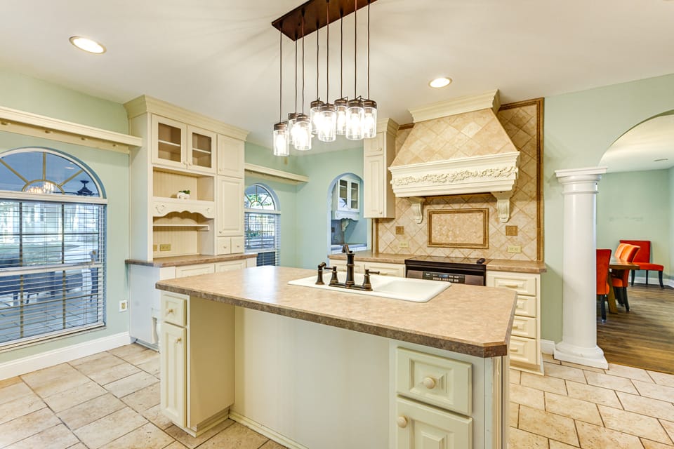 1 Block to Sims Park: Spacious Getaway w/ Balcony House in New Port Richey