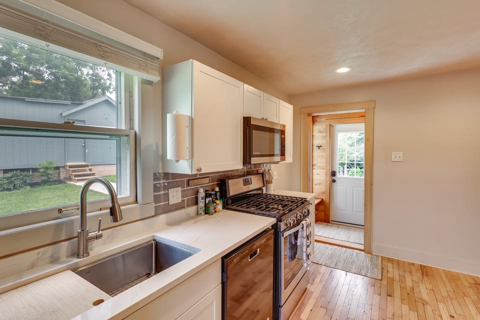 Walk to Benson Nightlife & Dining! Home w/ Yard House in Omaha