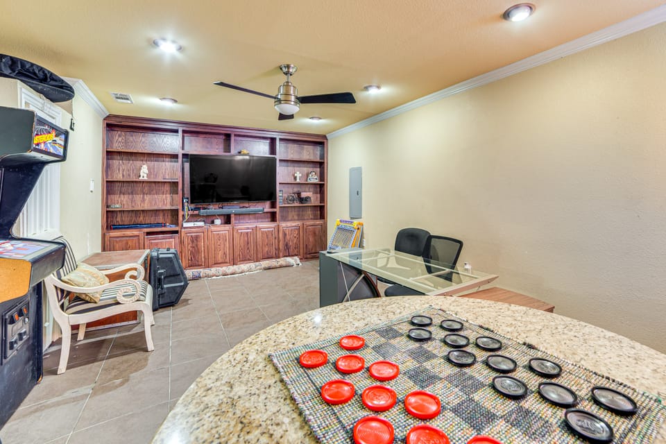 Dallas Area Home w/ Hot Tub, Families Welcome! House in Duncanville