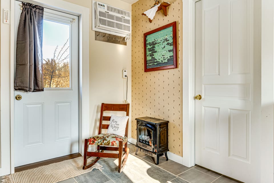 Fishing Pond + Trails: Outdoorsy Delphi Studio Apartment in Indiana