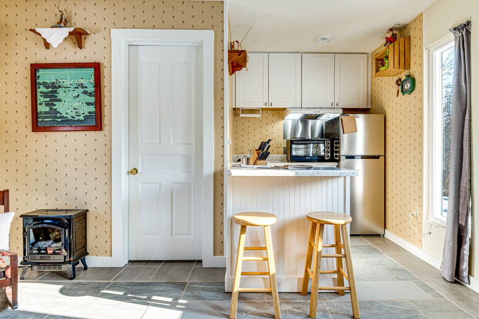 Fishing Pond + Trails: Outdoorsy Delphi Studio Apartment in Indiana
