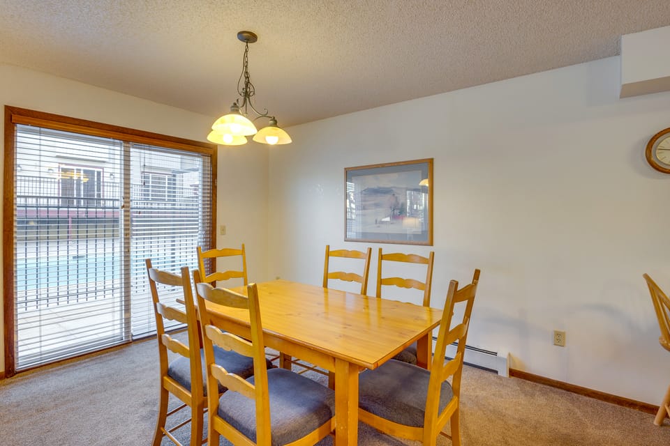 Steps to Free Ski Shuttle! Dtwn Winter Park Condo Apartment in Fraser