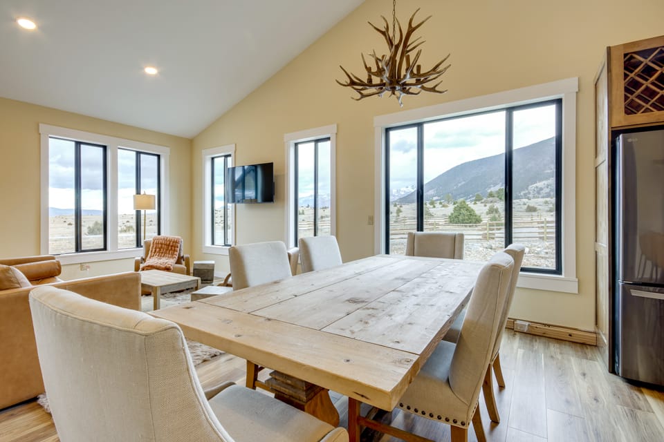 Mtn-View Gem Near Chico, Sage & Yellowstone! House in Montana