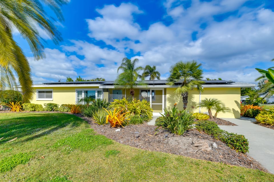 4 Mi to Siesta Key Beach! Home w/ Backyard Oasis House in Sarasota