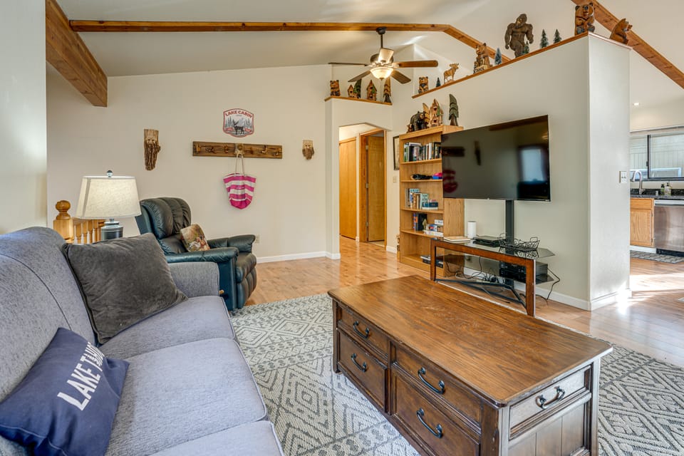 5 Mi to Heavenly Resort: Cozy Home w/ Fenced Yard House in South Lake Tahoe