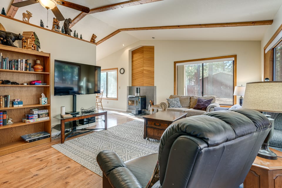 5 Mi to Heavenly Resort: Cozy Home w/ Fenced Yard House in South Lake Tahoe