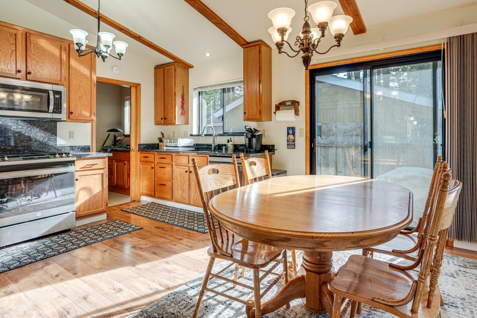 5 Mi to Heavenly Resort: Cozy Home w/ Fenced Yard House in South Lake Tahoe